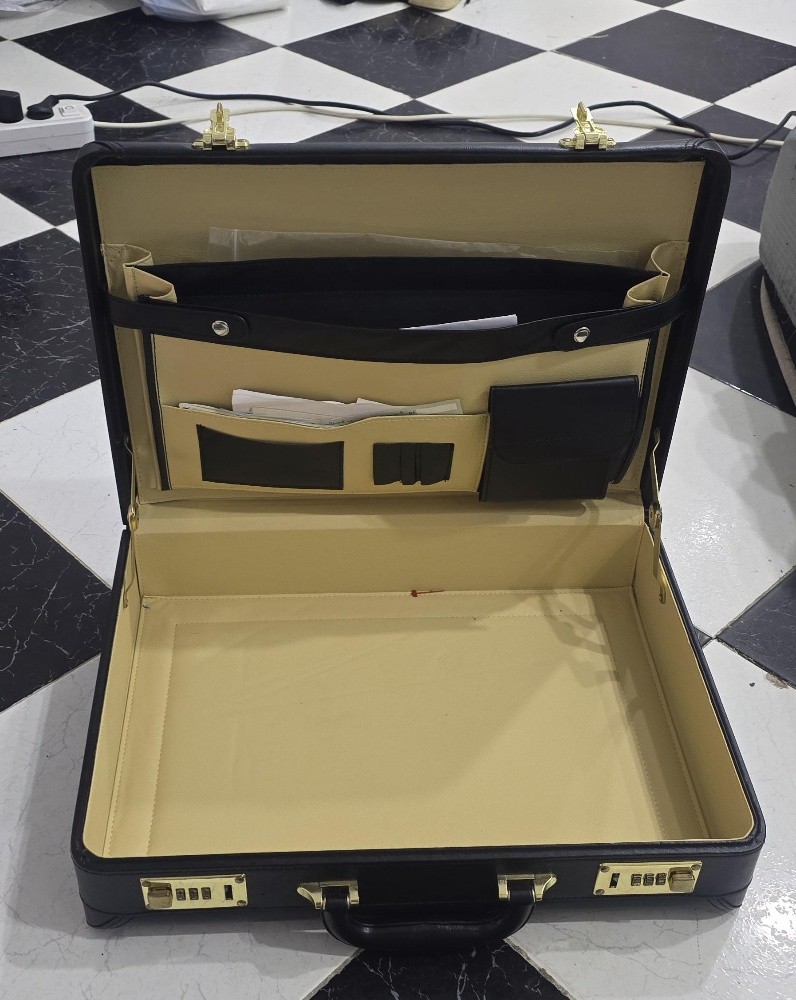 valise diplomatique - 7