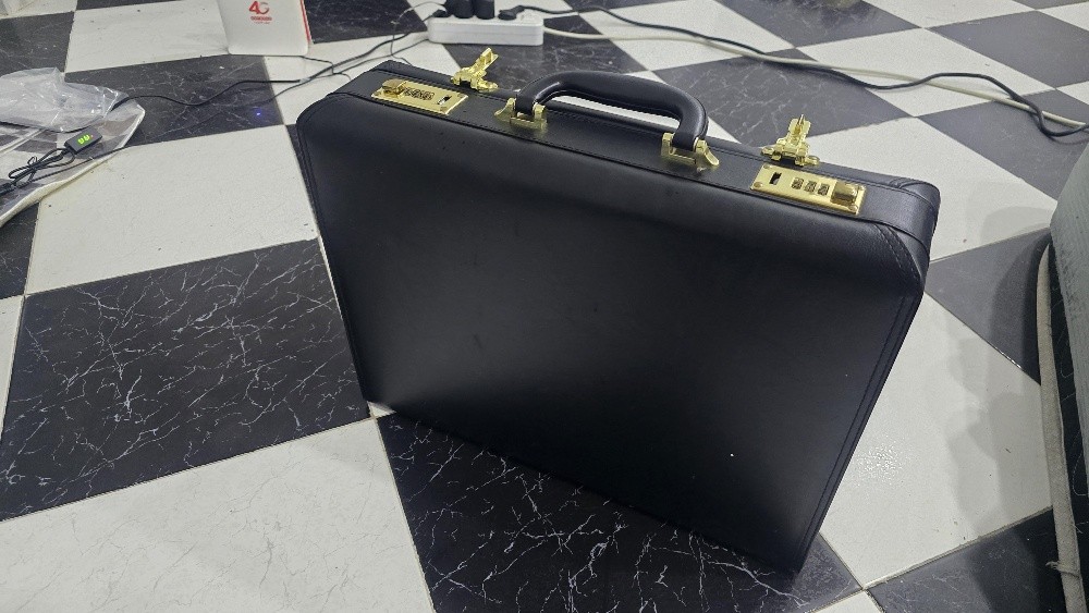 valise diplomatique - 3