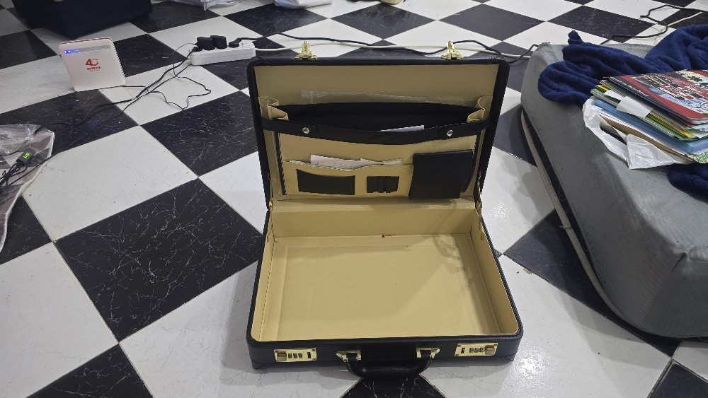 valise diplomatique - 8