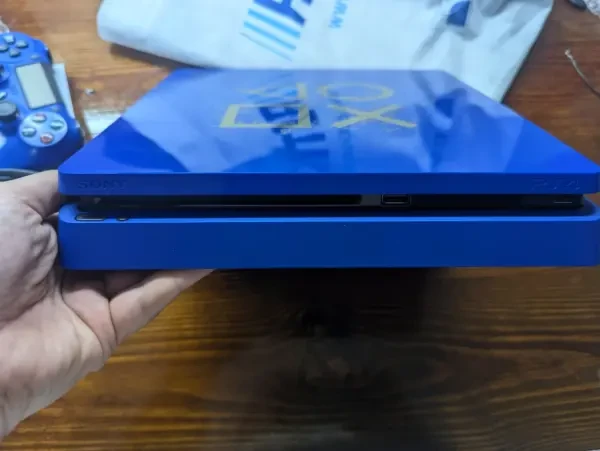 PlayStation 4 Slim Limited Editio - 1