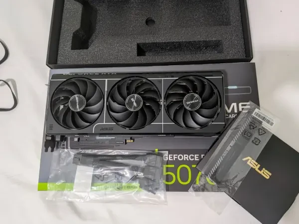 (Vendu) ASUS PRIME GeForce RTX 50 - 1