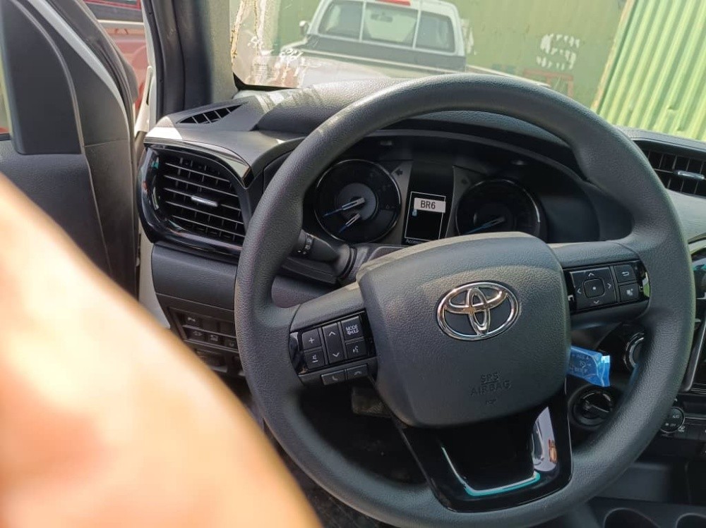  Hilux adventure 2.8 la tout options - 2