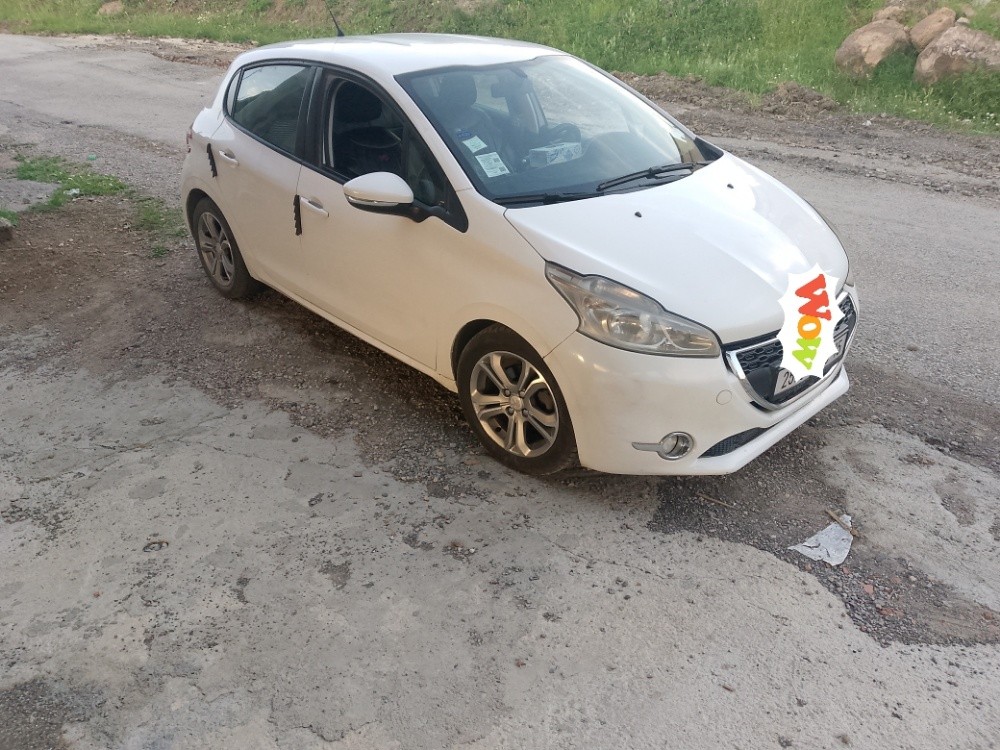 Peugeot 208 Essence année 2013 - 4