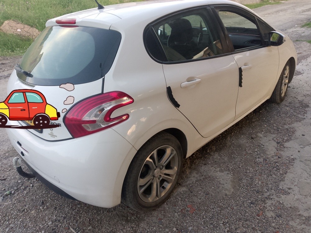 Peugeot 208 Essence année 2013 - 3