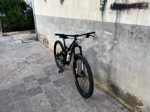 Vélo De Montagne Et Cabrage - 1