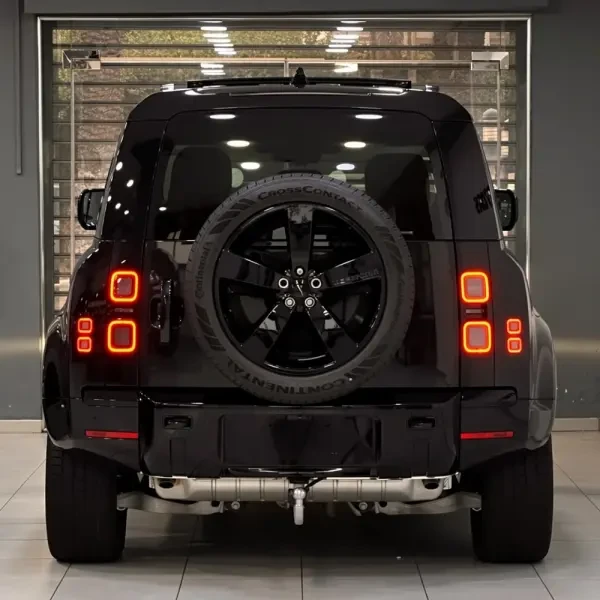 Land Rover Defender 2026 P300e HS - 3