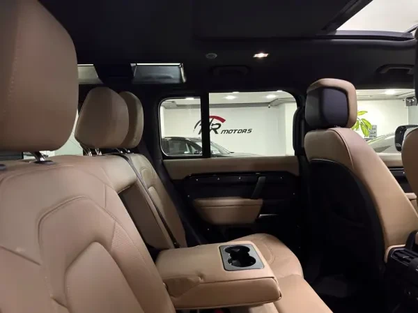 Land Rover Defender 2026 P300e HS - 1