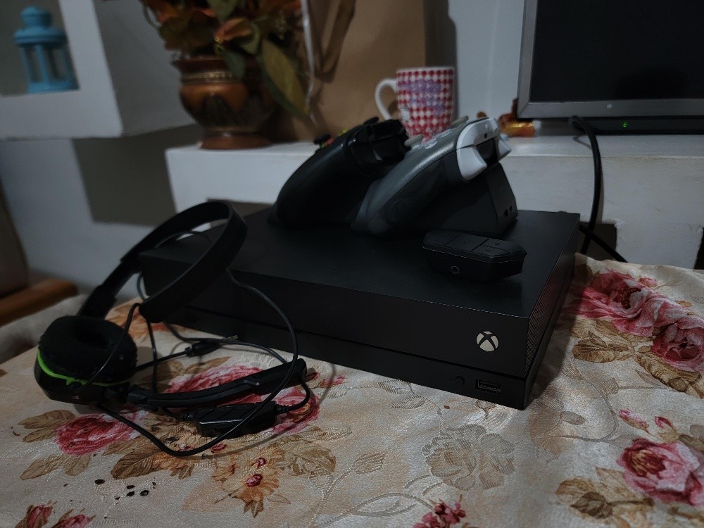 xbox one x - 1