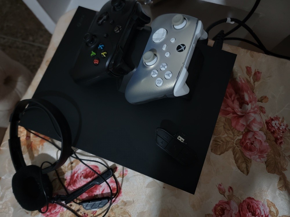 xbox one x - 2