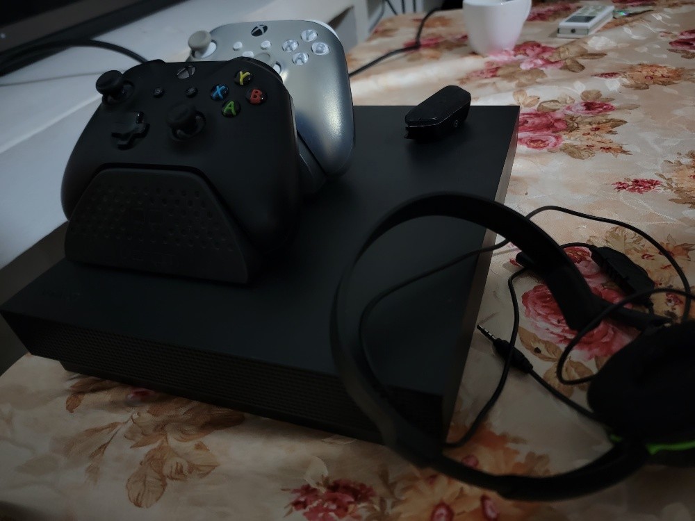 xbox one x - 3