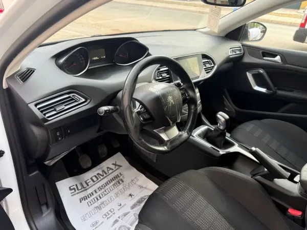 Peugeot 308 2015 - 1