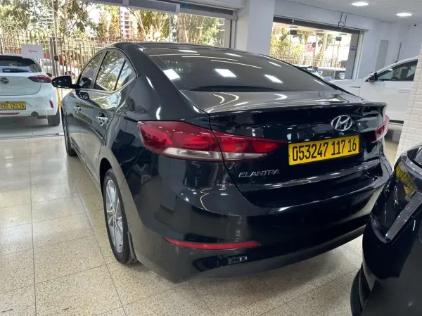 Hyundai Elantra 2017 Elantra - 2