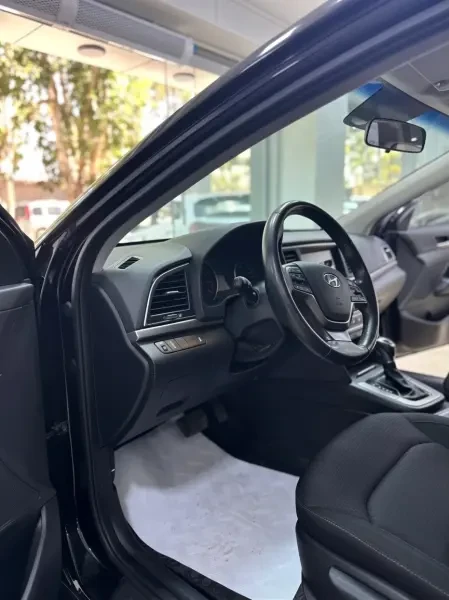 Hyundai Elantra 2017 Elantra - 4