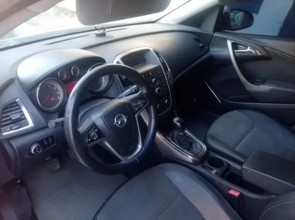 Opel Astra 2011 Astra - 3