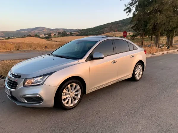 Chevrolet Cruze 2017 Notchback - 1