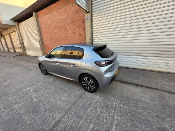 Peugeot 208 2022 Allure - 4