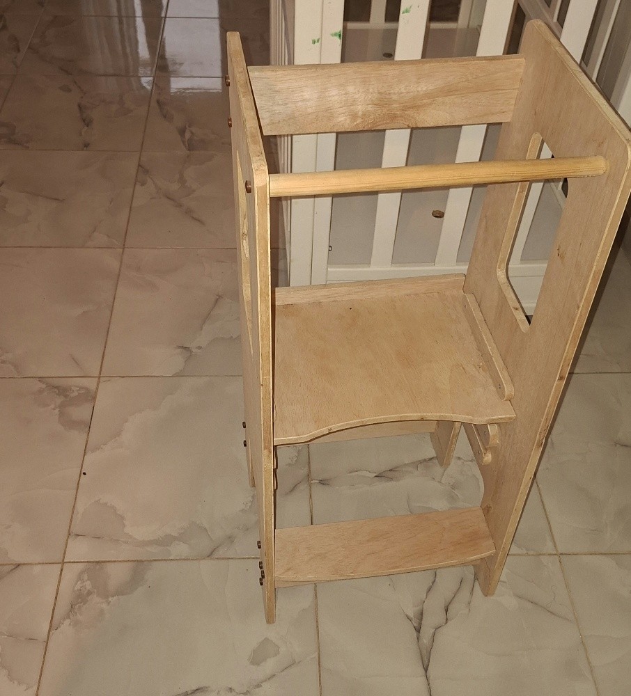 Une tour d'apprentissage Montessori en bois - 3