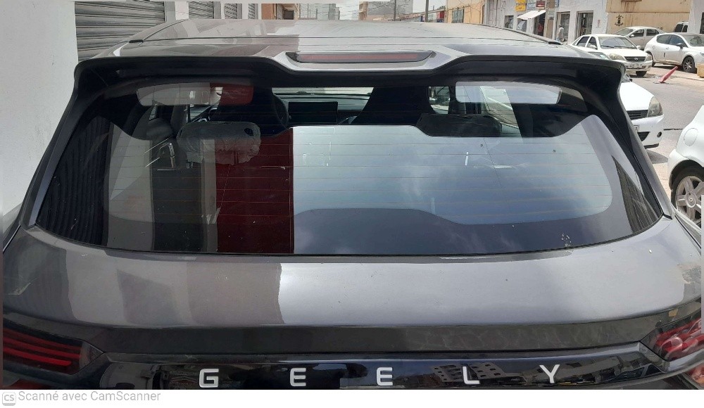 lunette arrière de la voiture Geely Coolray - 1