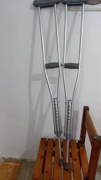 Vends Béquilles très bon état - 1