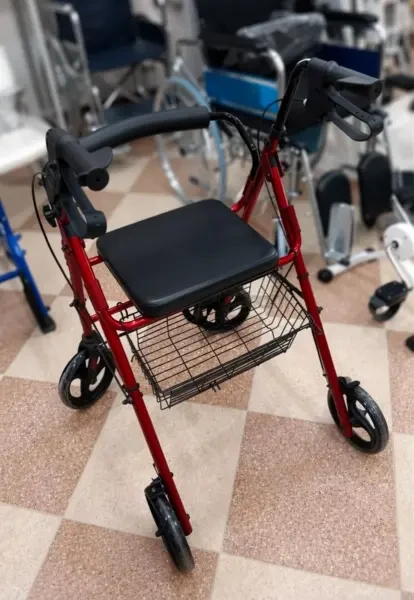 Rollator pliable avec assier - 1