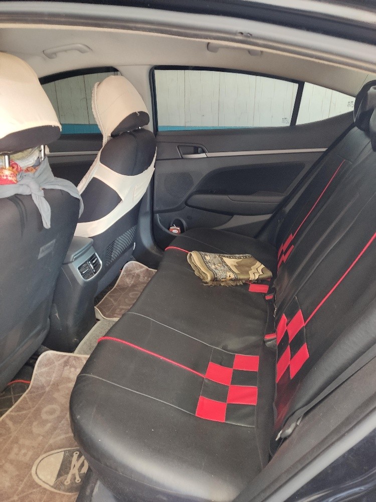 Hyundai Elantra - 3
