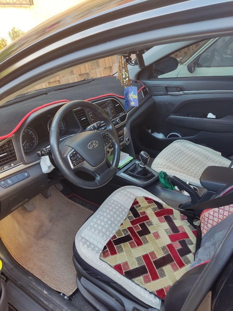 Hyundai Elantra - 2