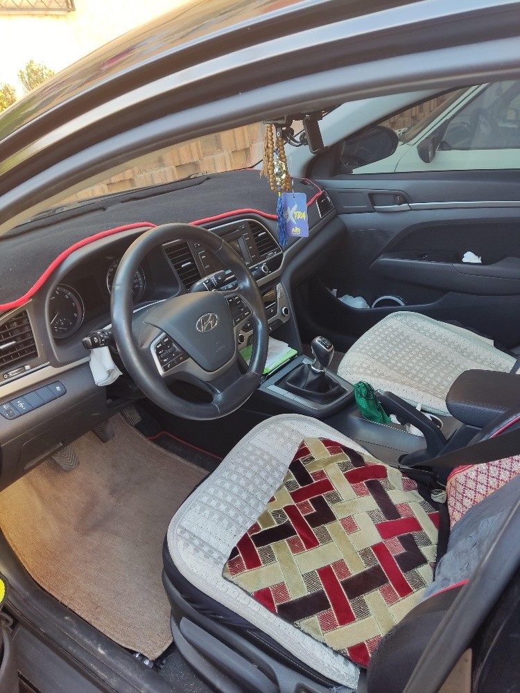 Hyundai Elantra - 4