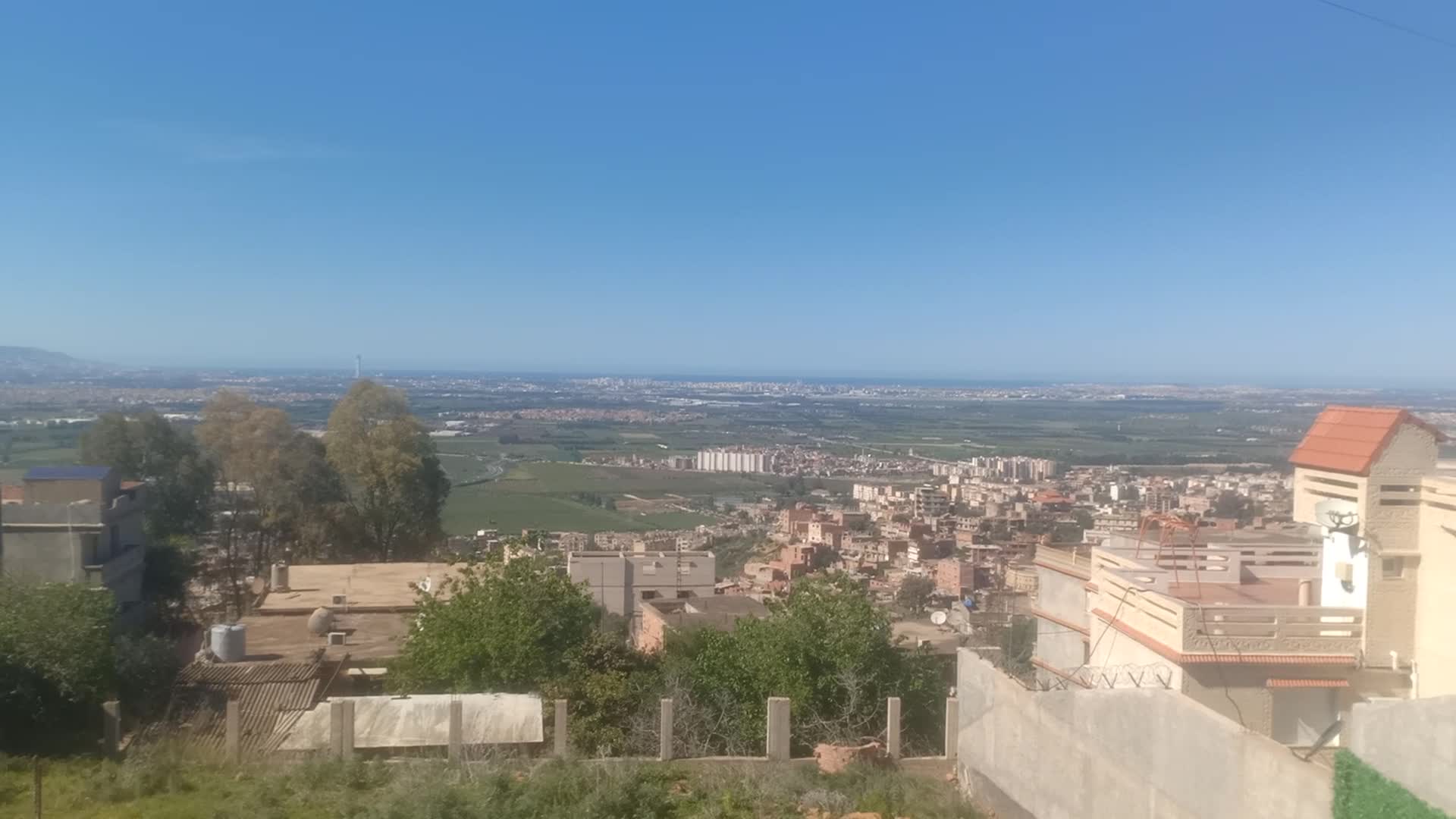 terrain a 150m pour bâtir - 1