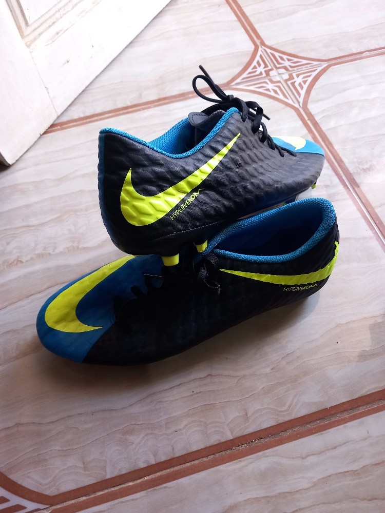 crampon soulier de foot, nike   - 1