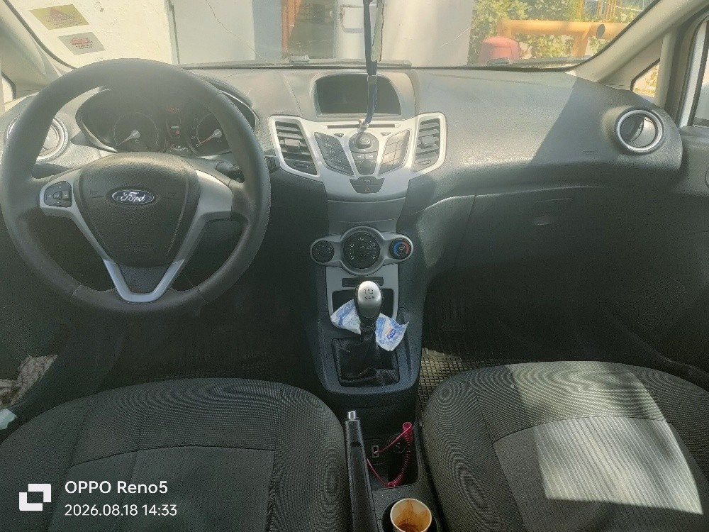 Ford Fiesta année 2012 - 4