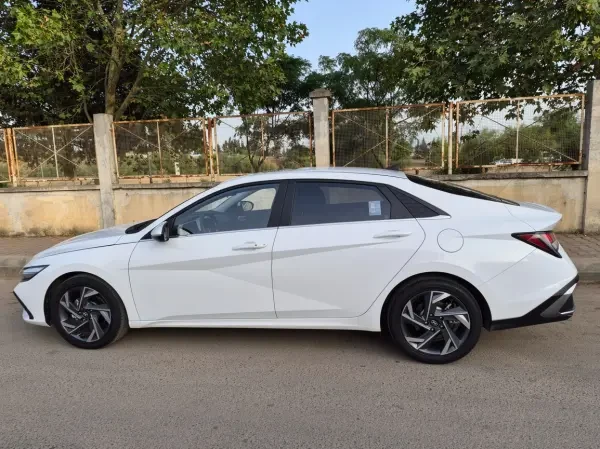Hyundai Elantra 2026 - 1