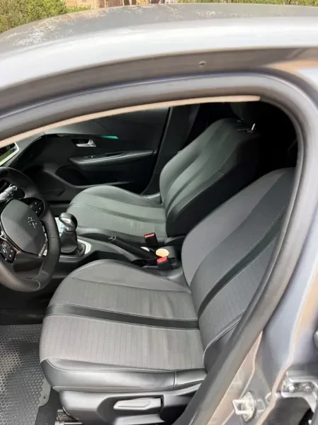 Peugeot 208 - 4