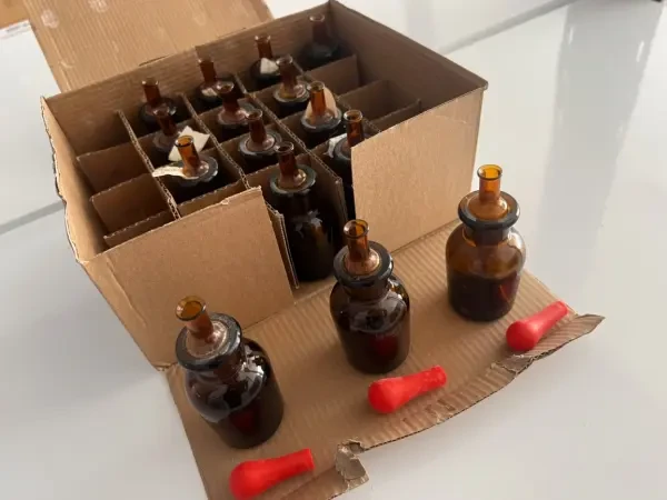 Compte-gouttes en verre - 1