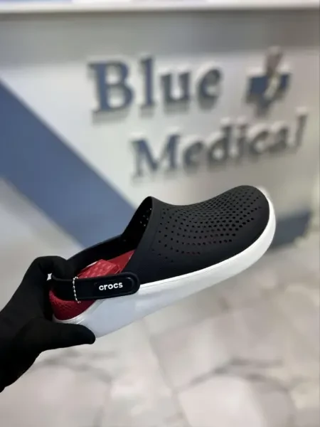 crocs - 1
