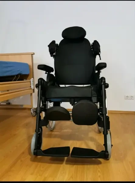 Fauteuil roulant multifonction - 1