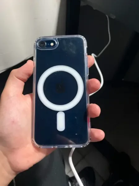 Apple iPhone SE 2022 - 1