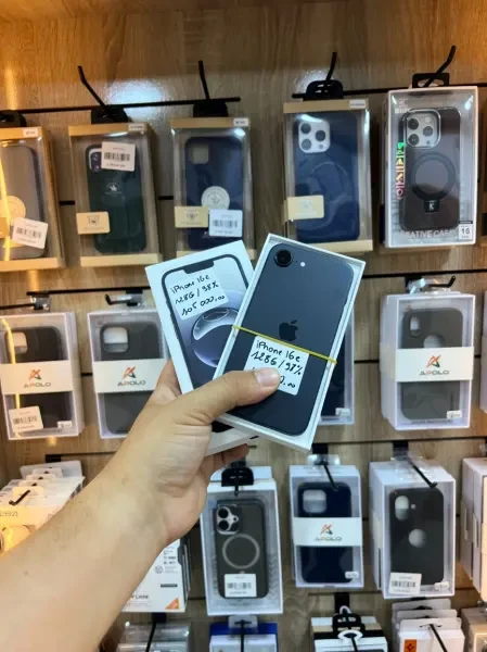 Apple Iphone 16e - 1