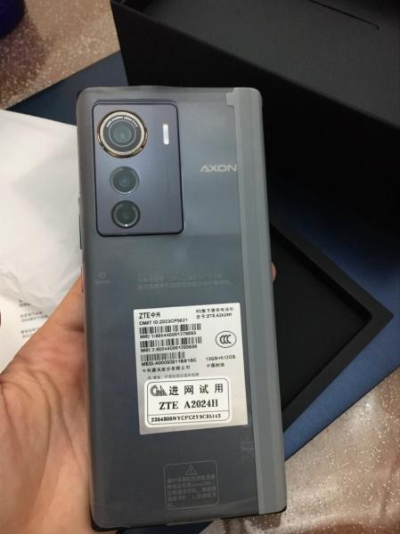 Samsung ZFlip 6. 12/256GB ZFlip 6 - 1