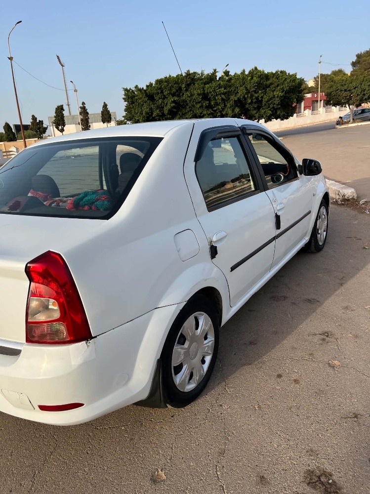 داسيا لوغان - 10