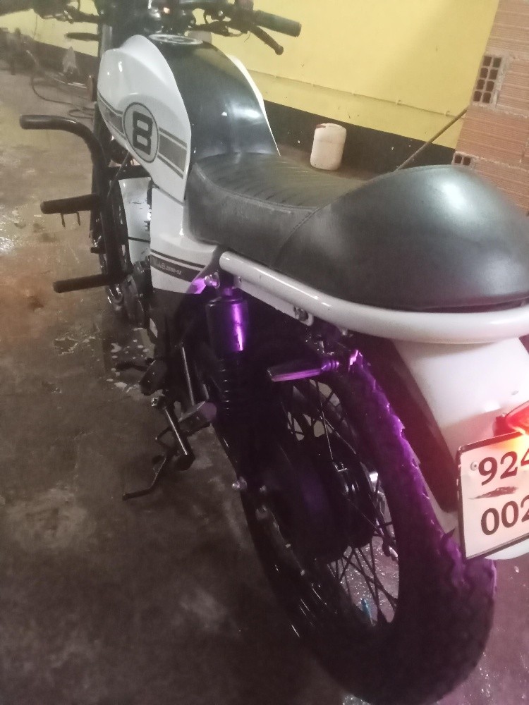 Moto - 8