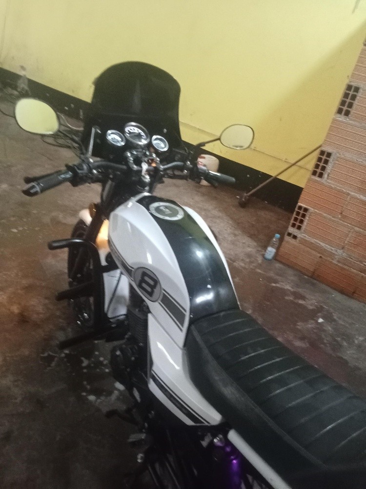 Moto - 10