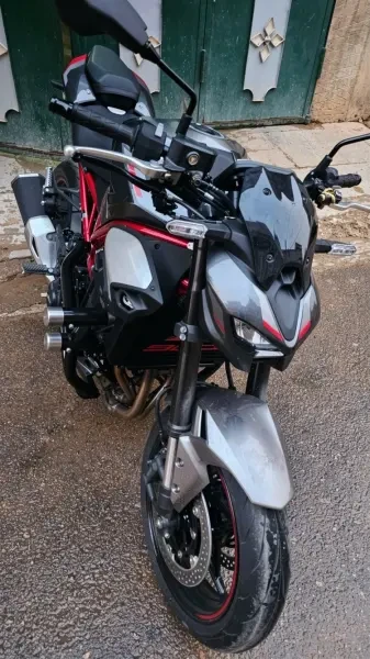 Kawazaki Z900 2025 - 1