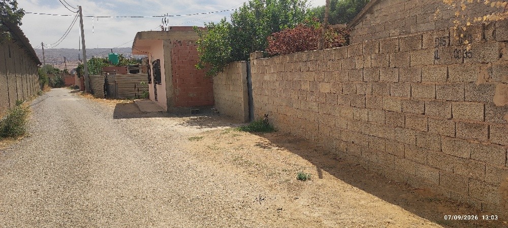 قطعة أرض بالإضافة إلى مسكنين - 4