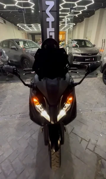 YAMAHA TMAX 560 2023 - 1