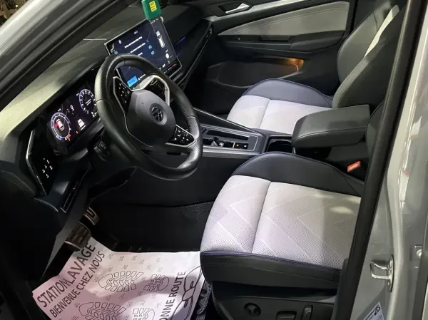 Volkswagen Golf Mk8 - 2