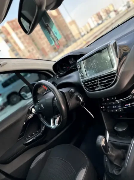 Peugeot 208 2015 Allure Facelift - 2