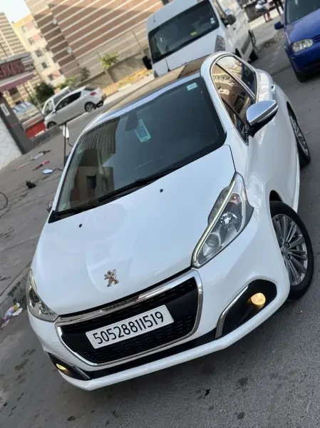 Peugeot 208 2015 Allure Facelift - 1