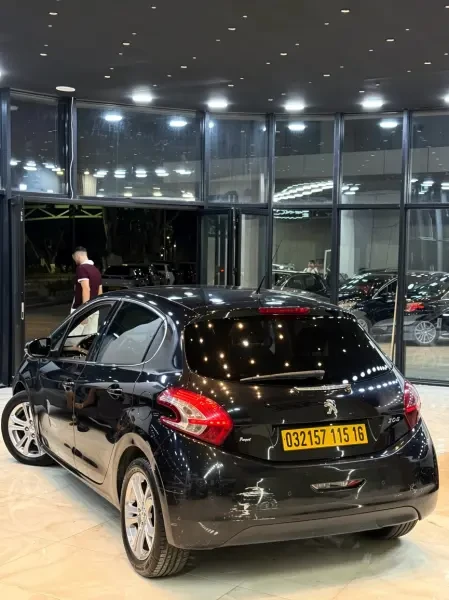 Peugeot 208 2015 Allure - 4