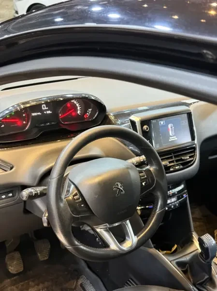 Peugeot 208 2015 Allure - 3