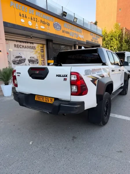 Toyota Hilux 2024 GR SPORT - 3